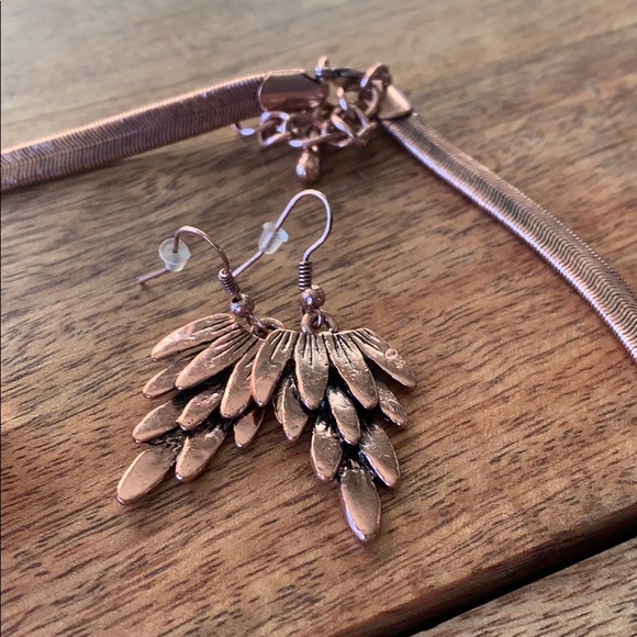 Set of copper color necklace, ring, and earrings - Picture 5 of 5